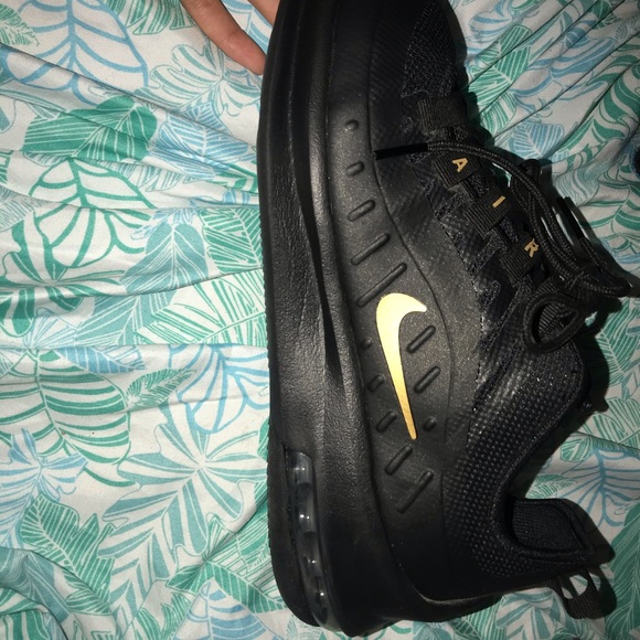 Air Max Axis - Picture 2 of 3